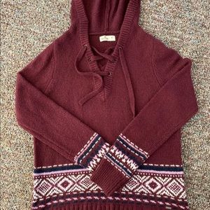 Hooded maroon Hollister sweater, size medium